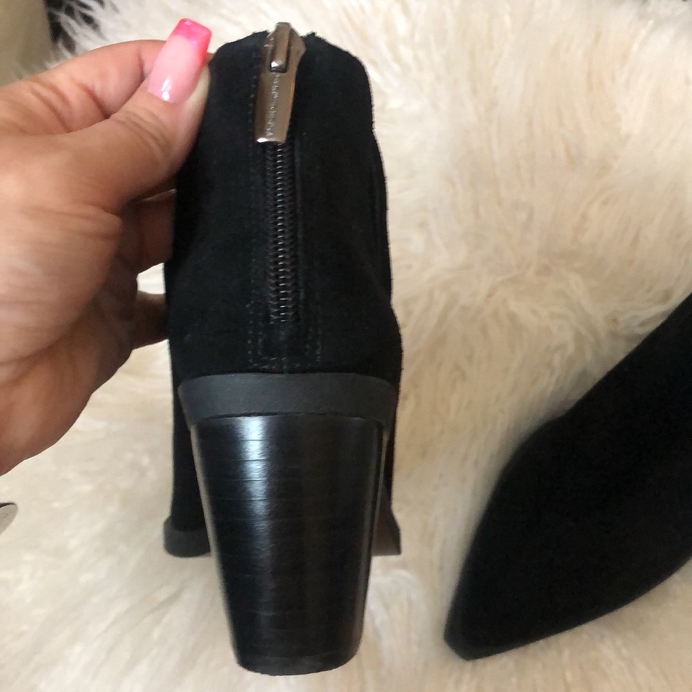 VINCE CAMUTO GWELONA Black Genuine Suede BOOTIES - Picture 9 of 13